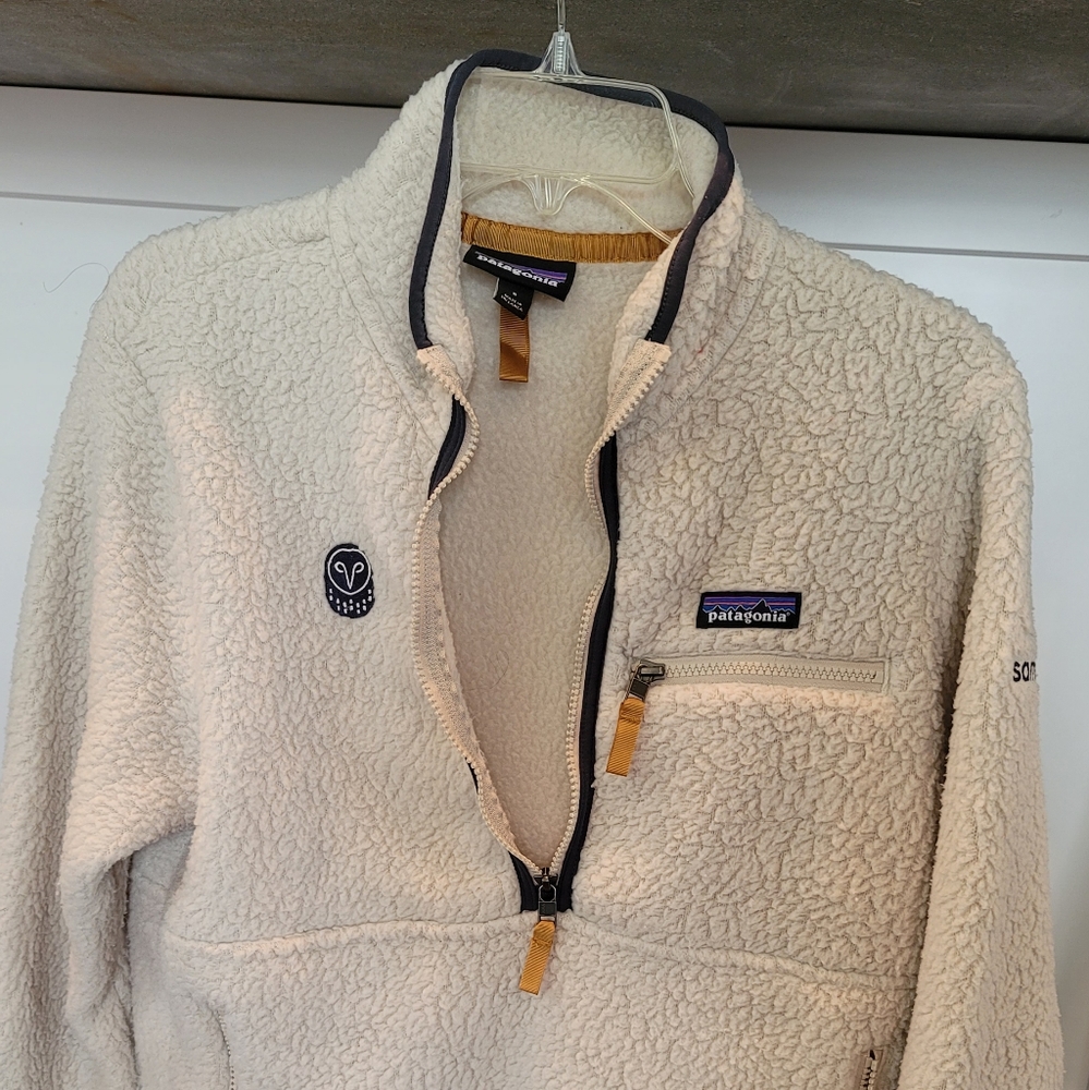 Patagonia pullover - small